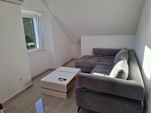Bed, Living room, Photo of the whole room, Seating area, Bedroom
