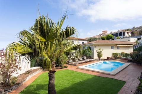 Garden, Garden view, Pool view, Swimming pool, sunbed