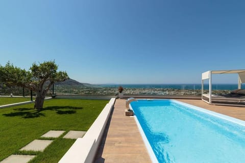 Day, Natural landscape, Mountain view, Pool view, Sea view, Swimming pool, sunbed