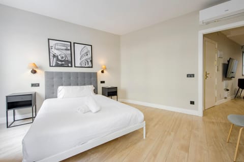 Bed, Photo of the whole room