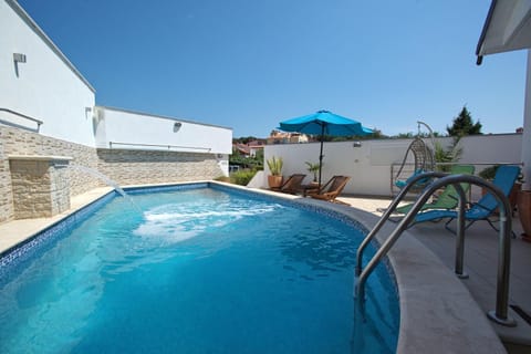 Swimming pool, Swimming pool