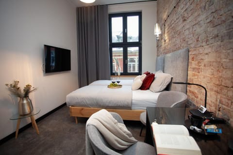 Bed, TV and multimedia, Photo of the whole room