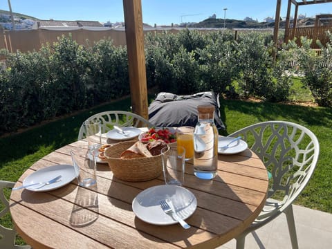 Spring, Day, Garden, Dining area, Garden view