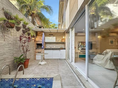 Day, BBQ facilities, View (from property/room), Balcony/Terrace, Seating area, Swimming pool