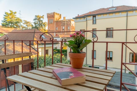 Property building, View (from property/room), Balcony/Terrace