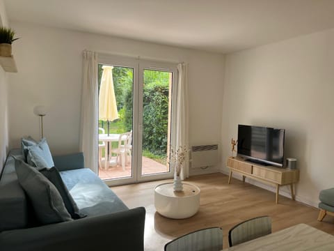 Communal lounge/ TV room, TV and multimedia, Living room