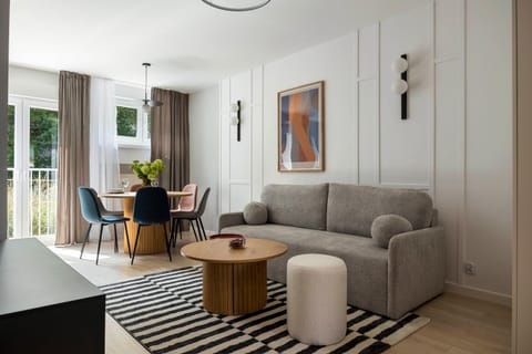 Communal lounge/ TV room, Balcony/Terrace, Living room