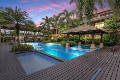Day, Garden, Pool view, Swimming pool, sunbed