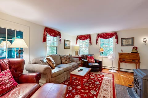 Dog Cove Cottage House in Squam Lake