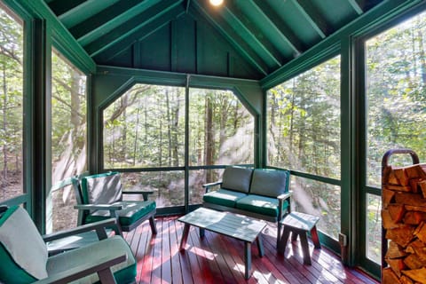 Dog Cove Cottage House in Squam Lake