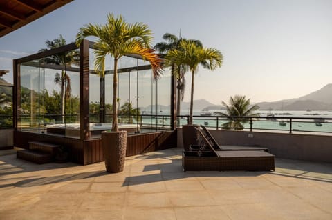 View (from property/room), Balcony/Terrace, sunbed