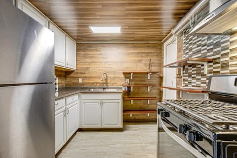 Aurora Abode 7 Mi to Dtwn Denver! House in Aurora