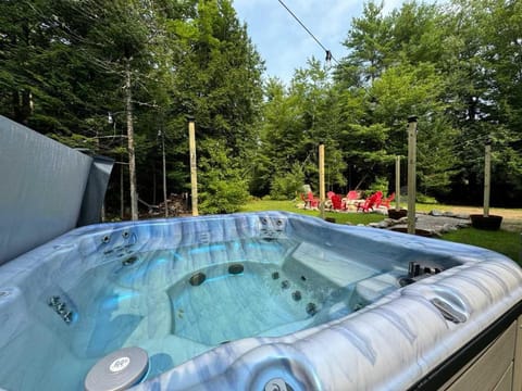 Mitten Pines Cabin Hot Tub Fire Pit Cabin in Eaton