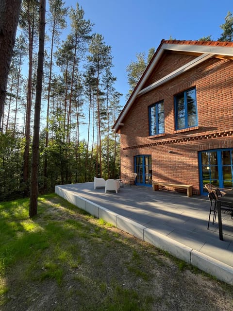 Property building, Natural landscape, Garden, Balcony/Terrace, Garden view