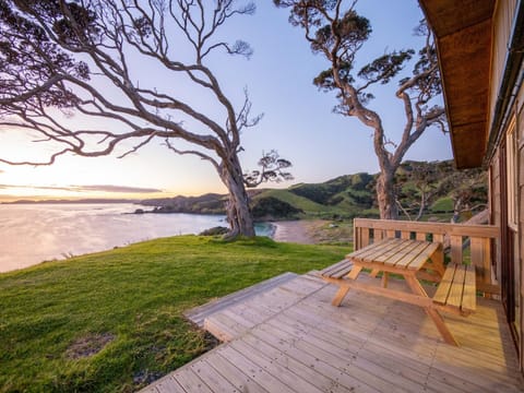 Elliot Bay - Hilltop Cottage & Flat House in Northland