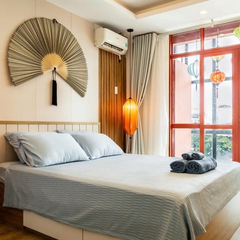 Bed, Photo of the whole room, Bedroom, towels, air conditioner