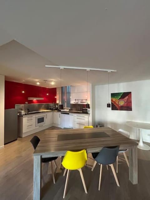 Kitchen or kitchenette, Dining area, minibar, oven, pet friendly, stove