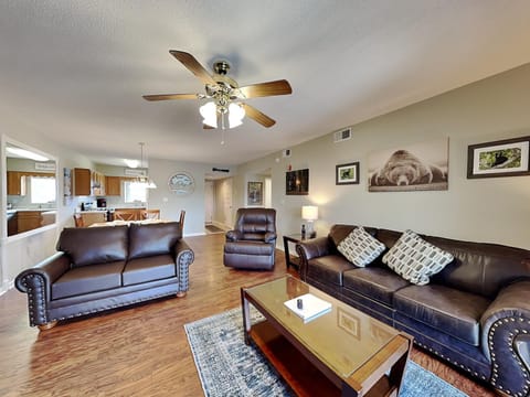 Living room, Seating area, furniture