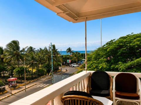 Day, Natural landscape, View (from property/room), Balcony/Terrace, Living room, Seating area, Sea view