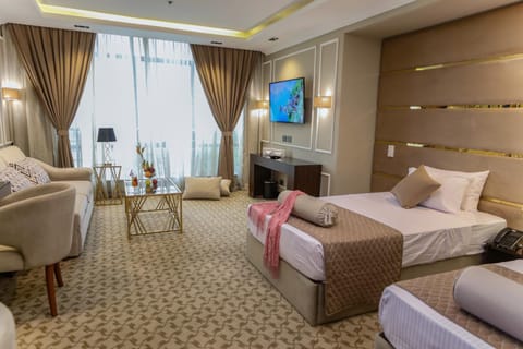 TV and multimedia, Photo of the whole room, Seating area, Bedroom