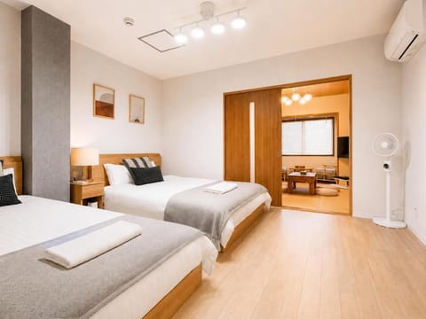 Bed, Photo of the whole room, Bedroom, air conditioner
