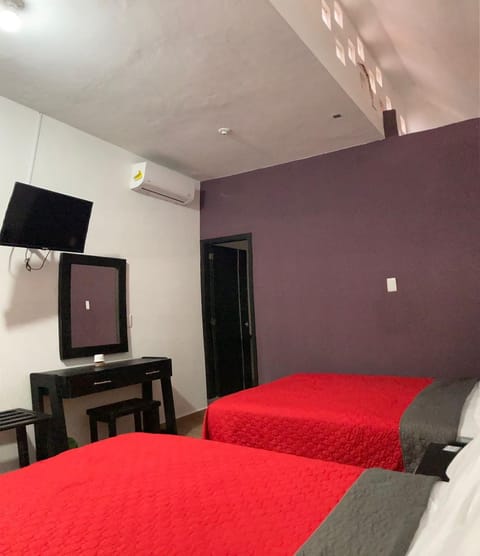 Céntrica habitación 2 camas queen - Gran Nehtolli #7 - Sin Estacionamiento Capsule hotel in Hidalgo, Mexico