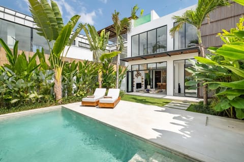 Property building, Pool view, Swimming pool, sunbed