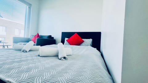 Cozy studio apartment 6 mins by Train to Airport Apartment in Uusimaa