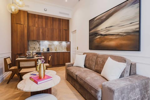 Property building, Facade/entrance, Kitchen or kitchenette, Living room, Dining area