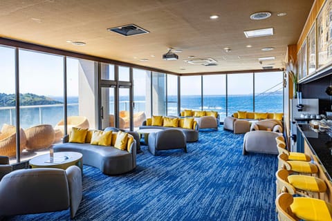 Communal lounge/ TV room, Lounge or bar