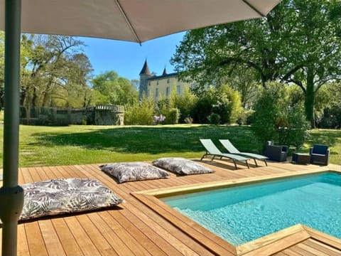 Property building, Garden, Swimming pool, sunbed