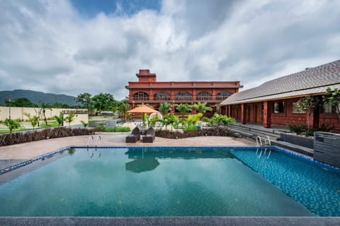 Property building, Facade/entrance, Garden, Bathroom, Food and drinks, Seating area, Dining area, Bedroom, Mountain view, Pool view, Swimming pool, Breakfast, Lunch, Dinner, Parking, sunbed, wardrobe, air conditioner