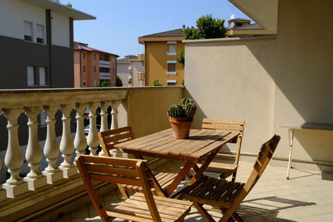 View (from property/room), Balcony/Terrace, Dining area