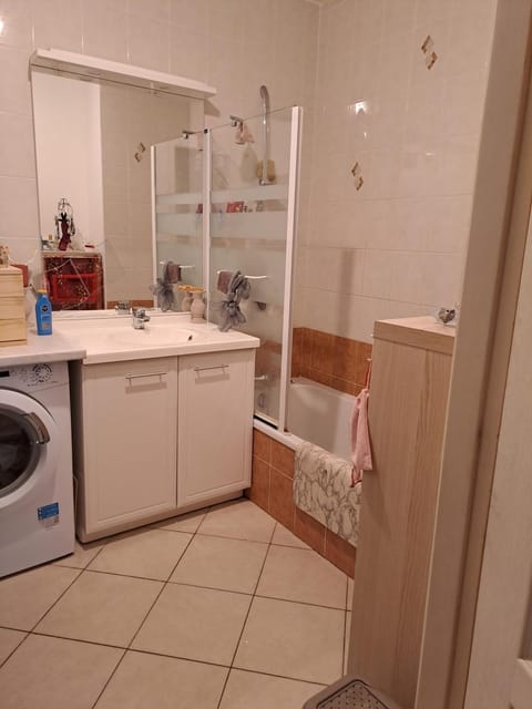 Chambre avec lit 2 personnes Vacation rental in Haute-Savoie