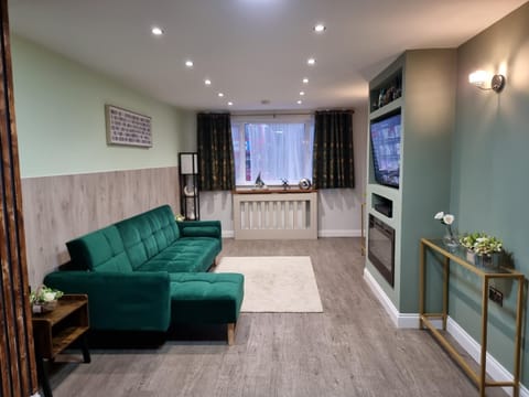 TV and multimedia, Living room, Seating area