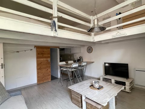 Communal lounge/ TV room, Dining area