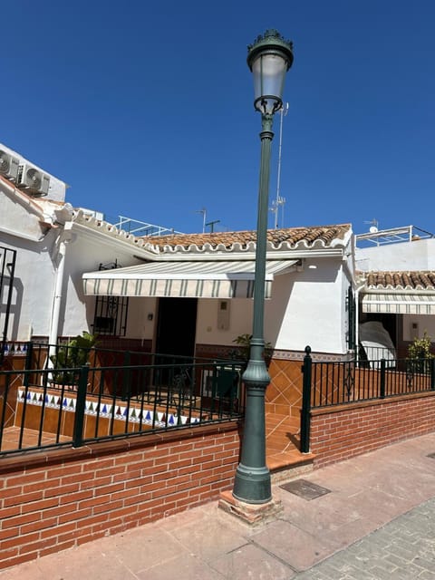 Property building, Facade/entrance, Day