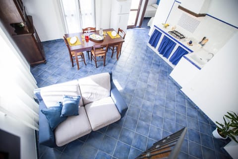 Kitchen or kitchenette, Photo of the whole room, Dining area