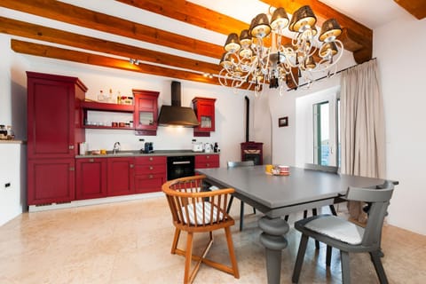 Kitchen or kitchenette, Living room, Seating area, Dining area, dishwasher, oven, toaster