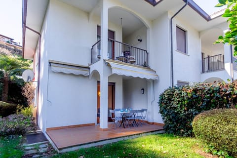 Property building, Garden, Balcony/Terrace