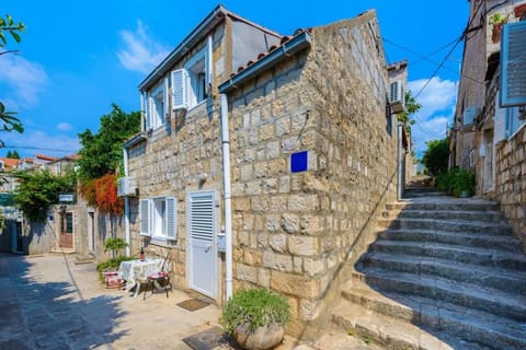 Property building, Day, Neighbourhood, Street view