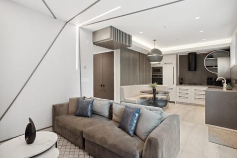 Coffee/tea facilities, Kitchen or kitchenette, Dining area, oven, stove, stove, kitchen