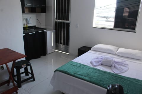 Bed, Kitchen or kitchenette, Photo of the whole room, minibar, towels