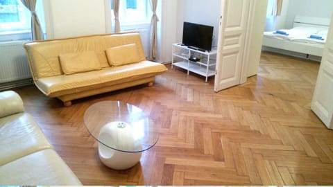 Day, Living room