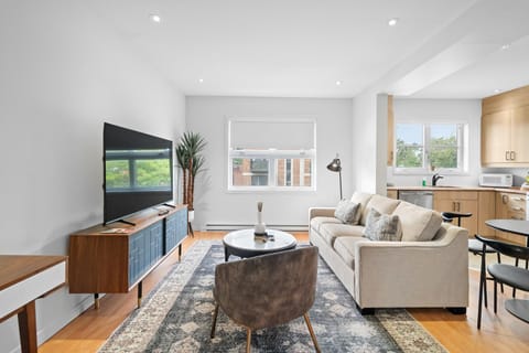 TV and multimedia, Living room, Seating area, Dining area, Evening entertainment