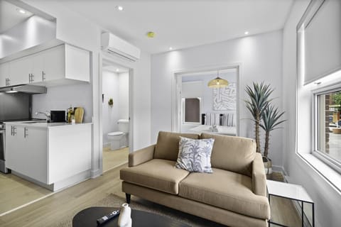 Kitchen or kitchenette, Living room, Seating area, air conditioner