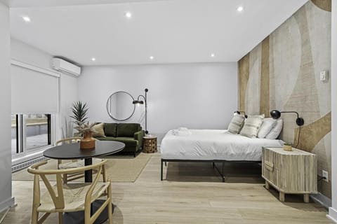Bed, Living room, Bedroom, air conditioner