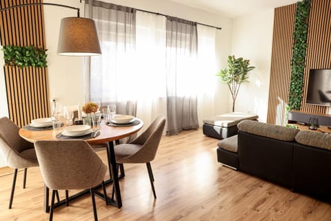 TV and multimedia, Living room, Dining area