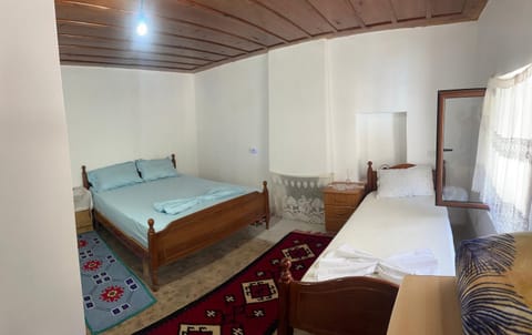 Kulla e Lulash Keqit Theth Bed and Breakfast in Montenegro