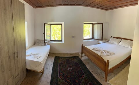 Kulla e Lulash Keqit Theth Bed and Breakfast in Montenegro